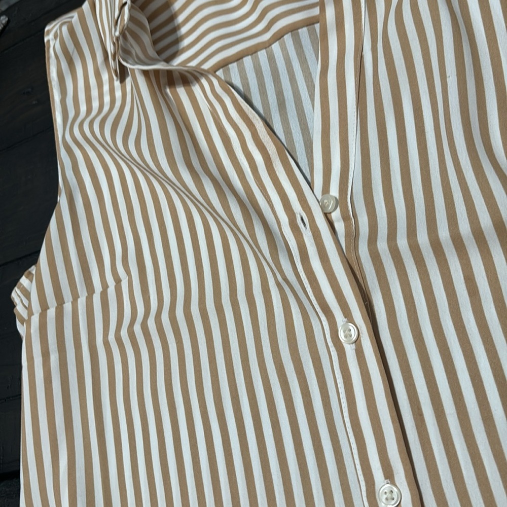 Ann Taylor Button Up Shell. Size Small. - image 3